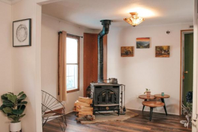 Treasure Cove - Cozy Gatlinburg home walking distance to the river